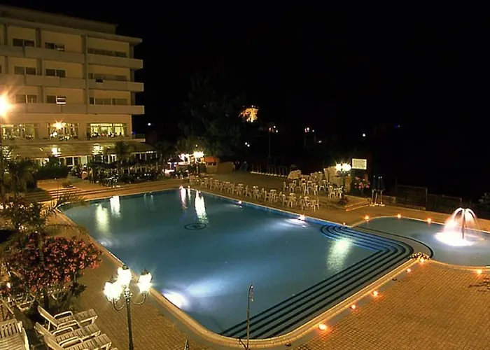 Santa Lucia Le Sabbie D'oro Чефалу