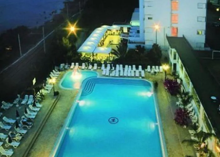 Отель Santa Lucia Le Sabbie D'oro Чефалу