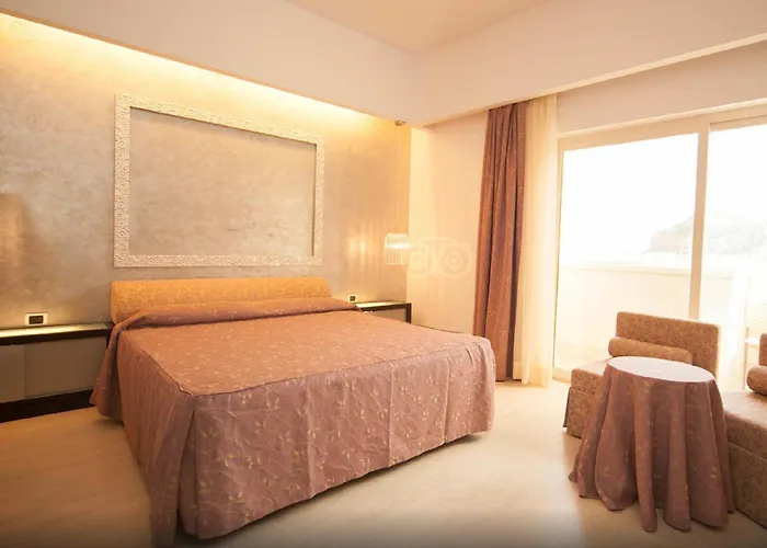 Отель Santa Lucia Le Sabbie D'oro Чефалу