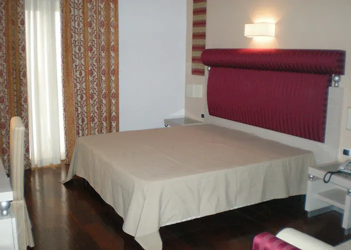 Отель Santa Lucia Le Sabbie D'oro Чефалу